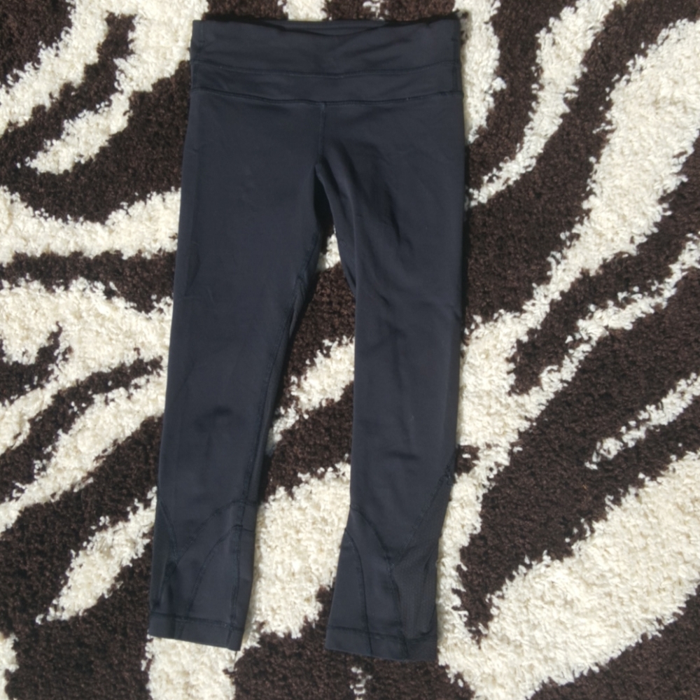 Lululemon black capri